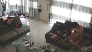 Hack camera vợ chồng chịch trên sofa